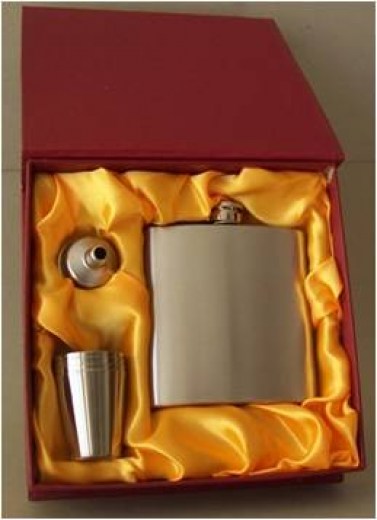 HIPFLASK & 4 CUPS SET